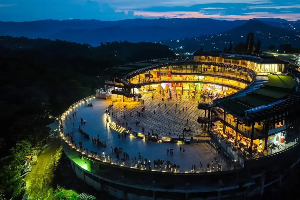 TOPS Cebu – Observation spot with dining and sweeping city views